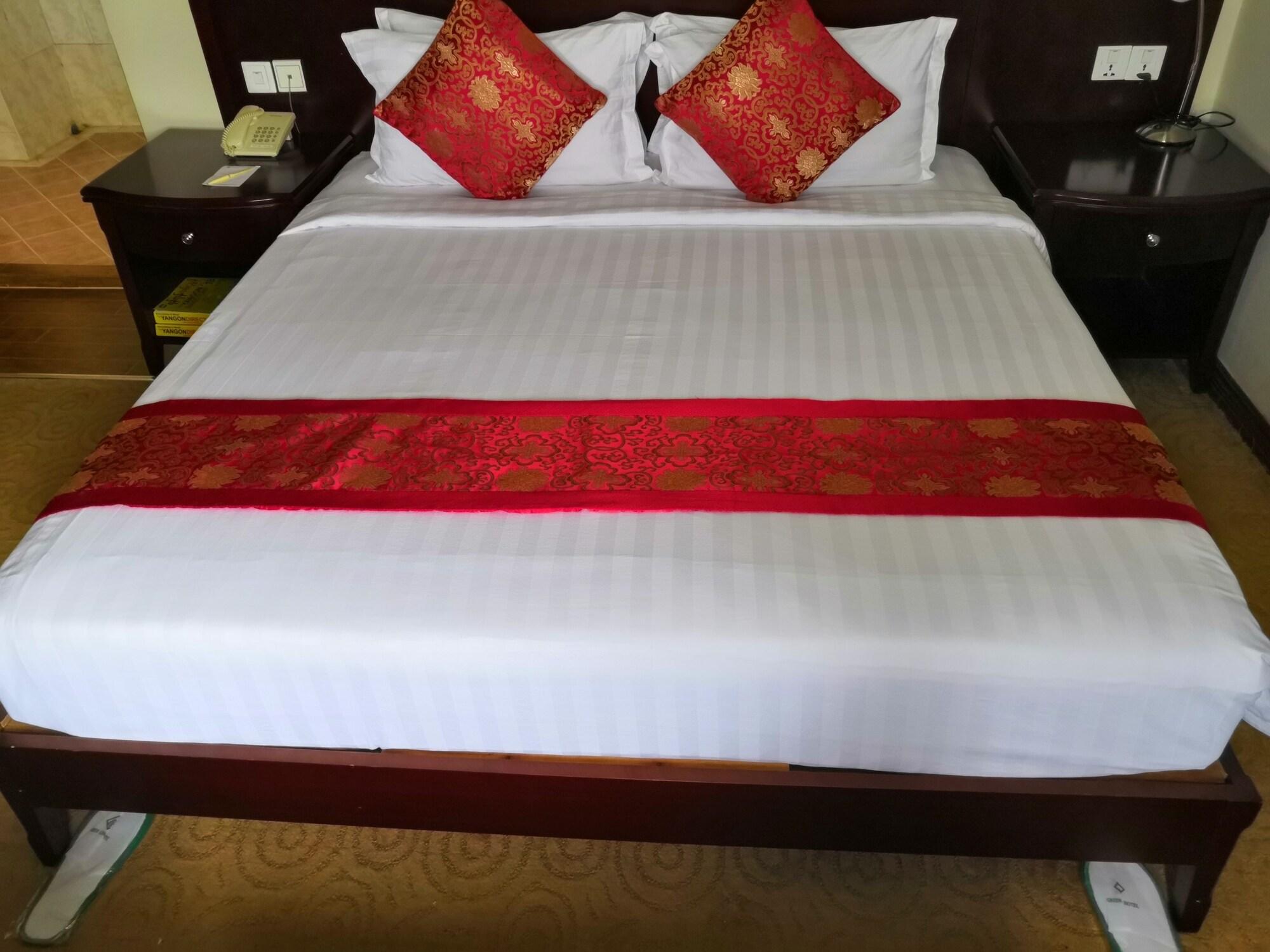 Green Leaf Hotel Yangon Exterior photo