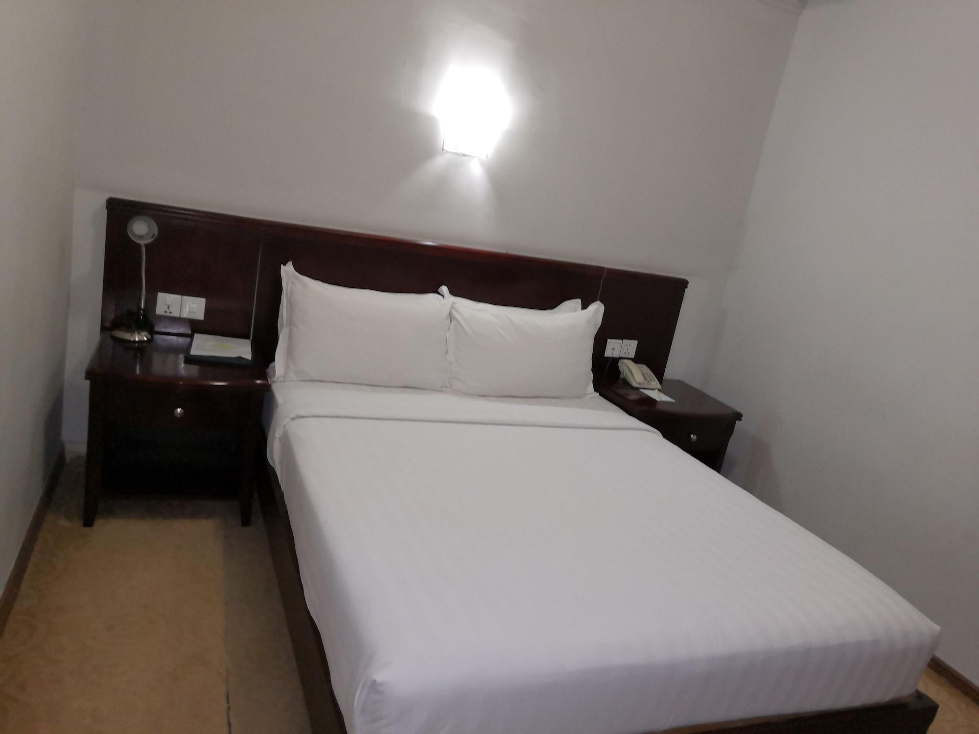 Green Leaf Hotel Yangon Exterior photo
