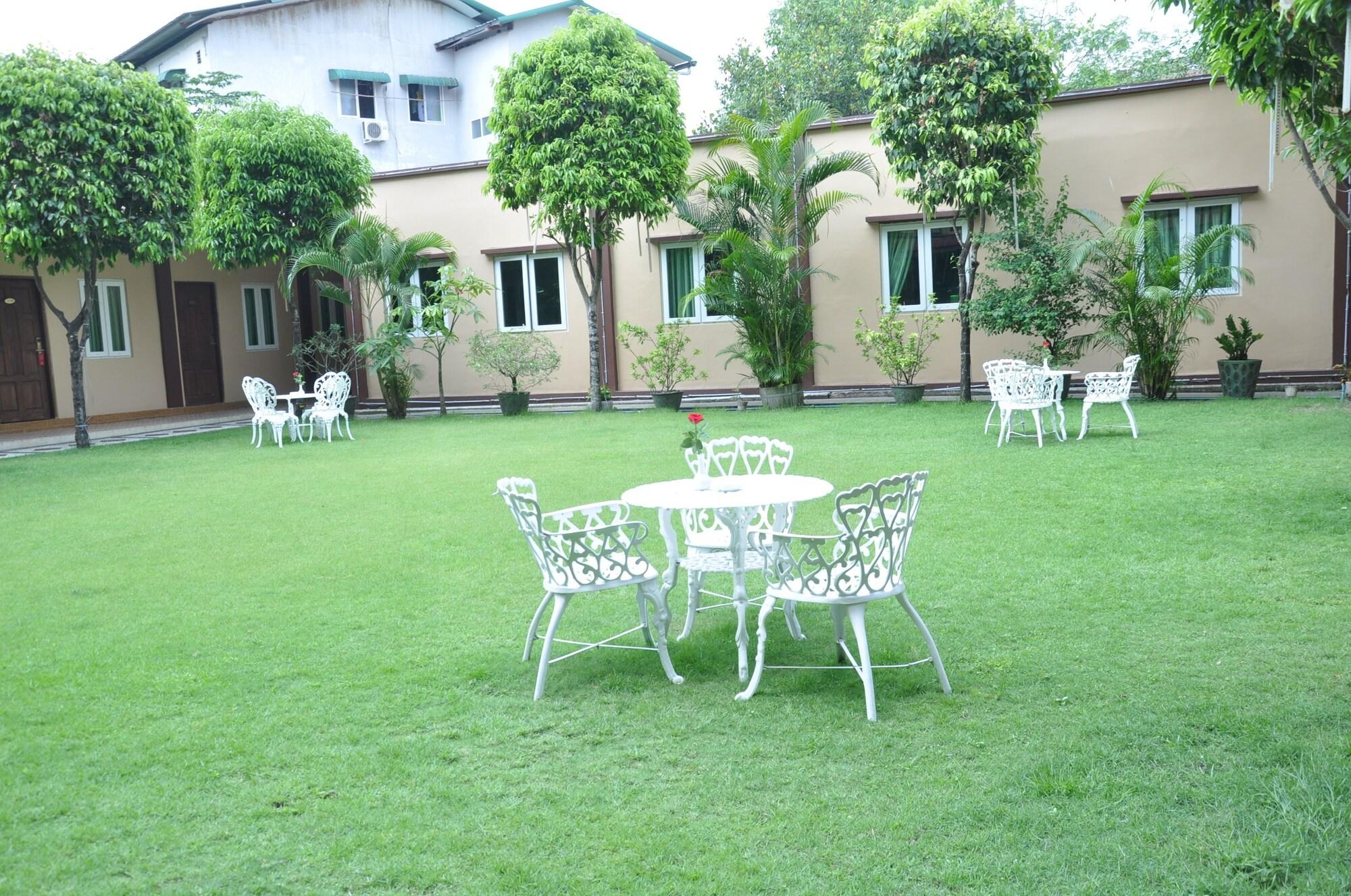 Green Leaf Hotel Yangon Exterior photo