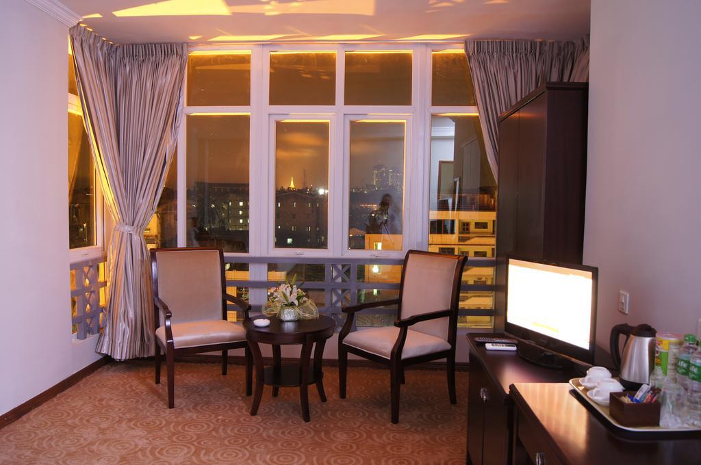 Green Leaf Hotel Yangon Exterior photo