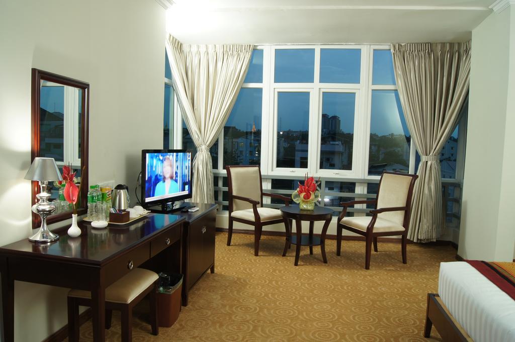 Green Leaf Hotel Yangon Exterior photo