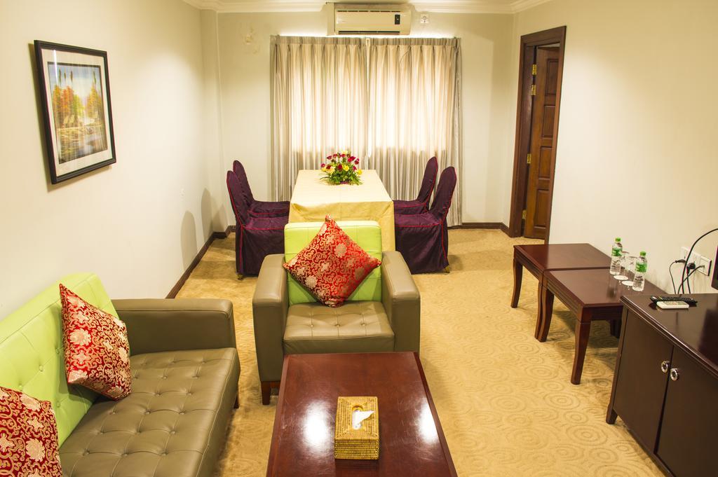 Green Leaf Hotel Yangon Exterior photo