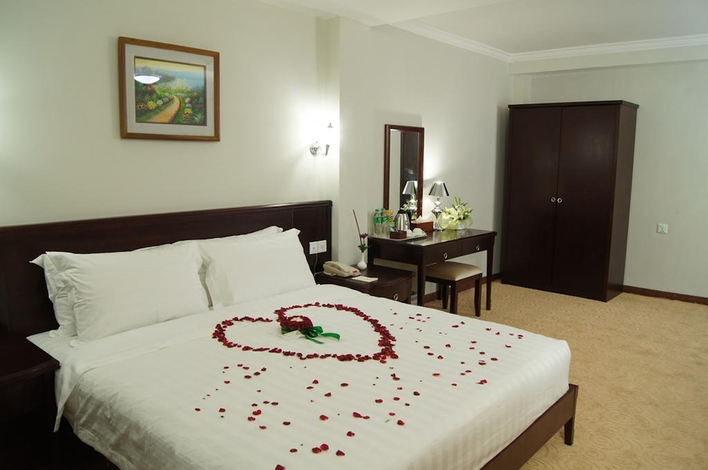 Green Leaf Hotel Yangon Exterior photo