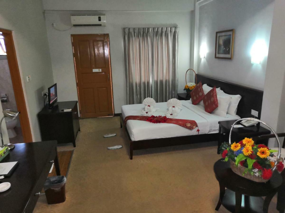 Green Leaf Hotel Yangon Exterior photo