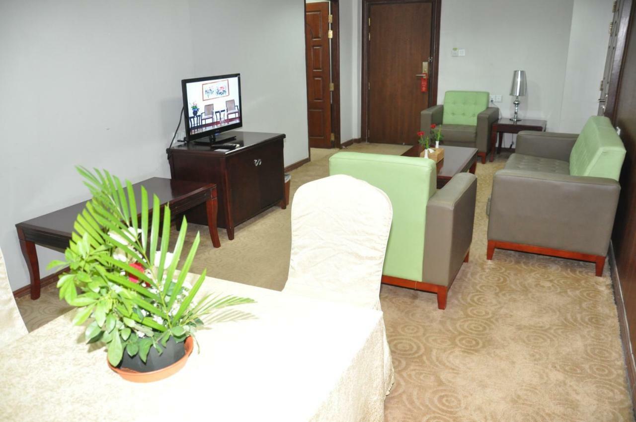 Green Leaf Hotel Yangon Exterior photo