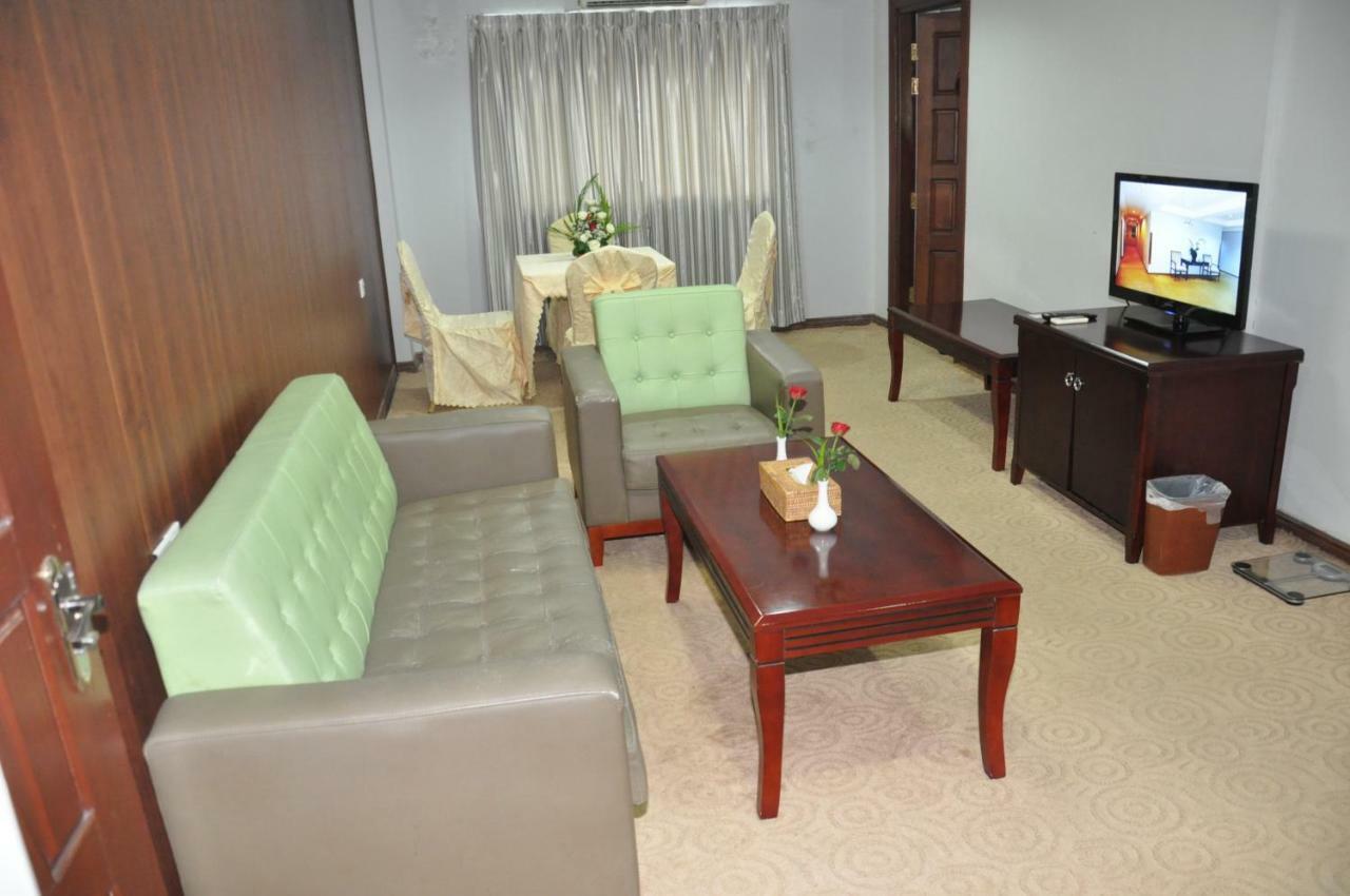 Green Leaf Hotel Yangon Exterior photo
