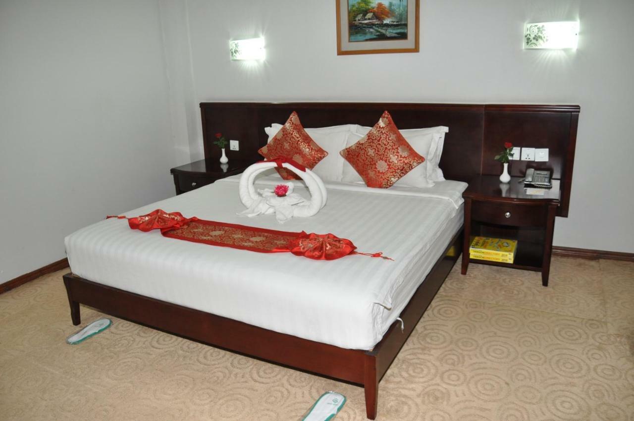Green Leaf Hotel Yangon Exterior photo